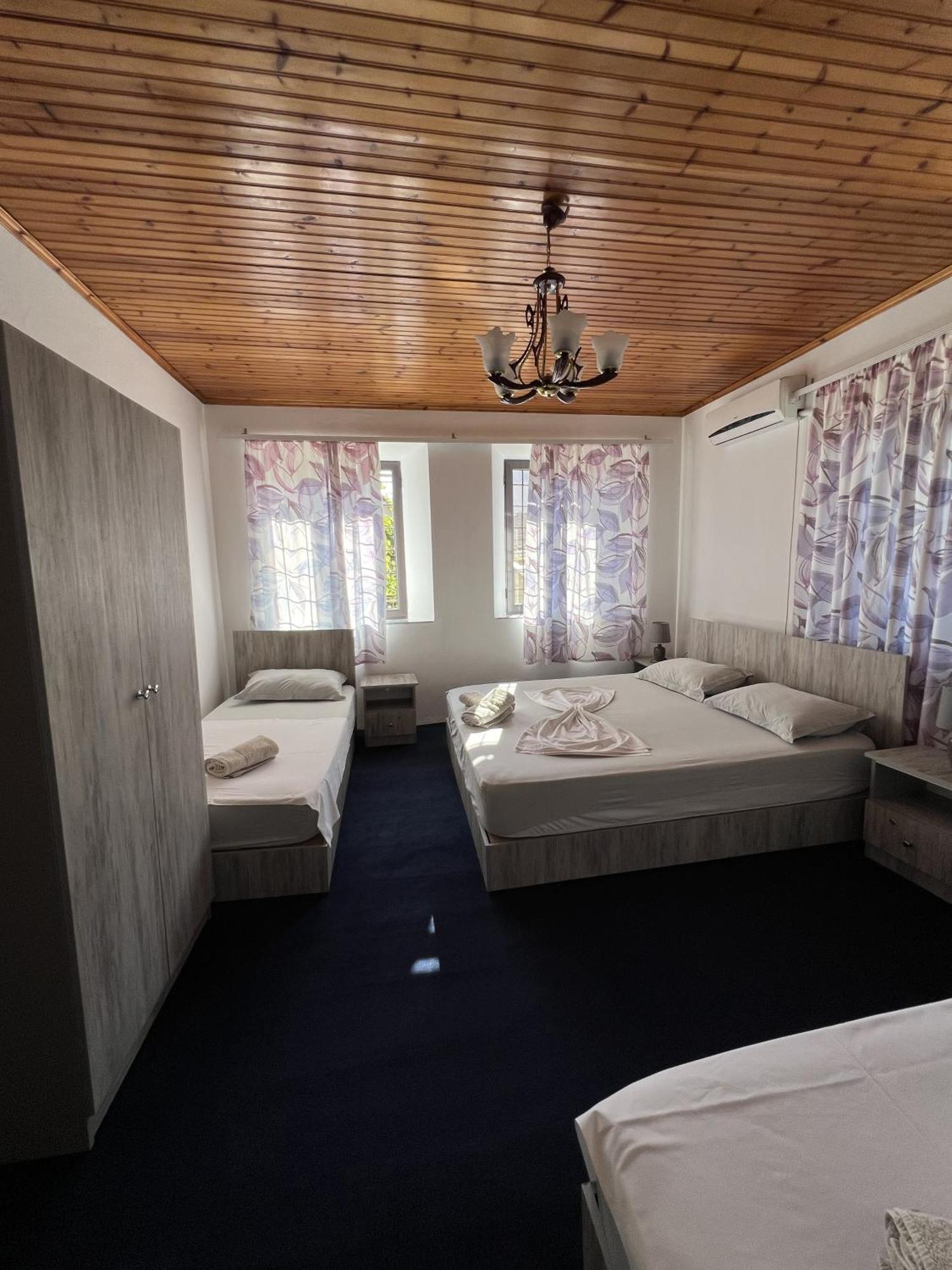שקודר Onetwosleep Guesthouse מראה חיצוני תמונה