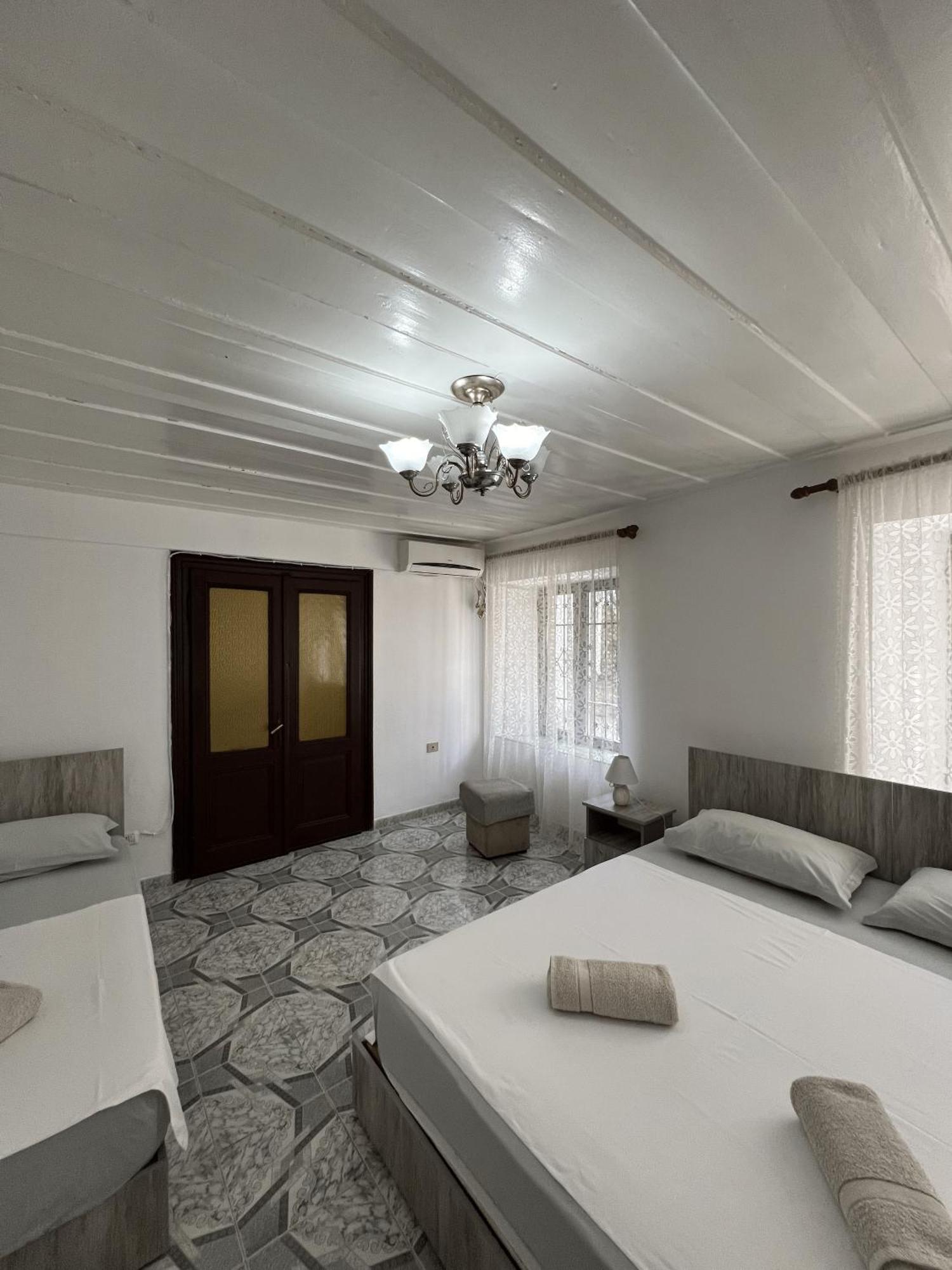 שקודר Onetwosleep Guesthouse מראה חיצוני תמונה