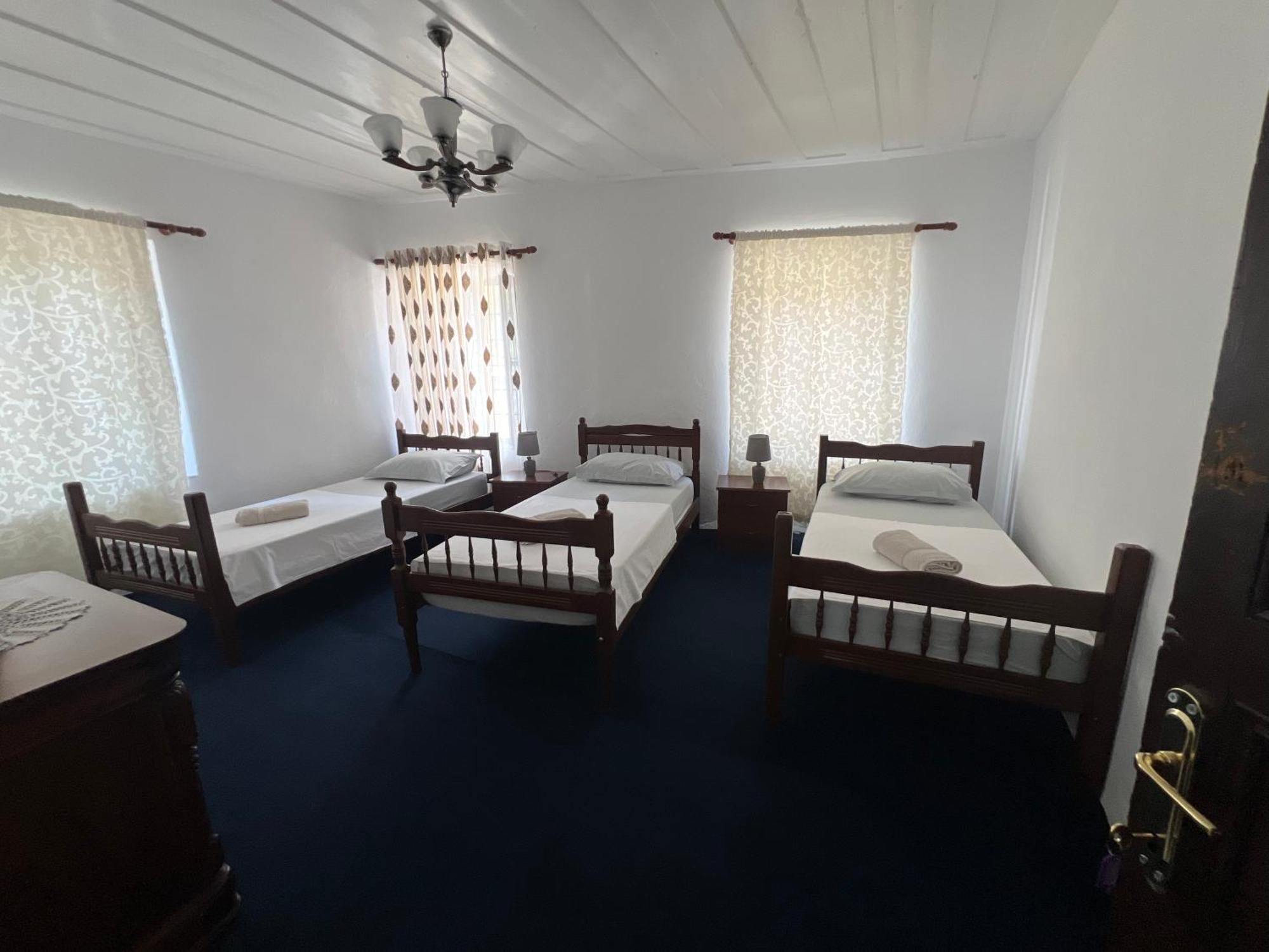 שקודר Onetwosleep Guesthouse מראה חיצוני תמונה